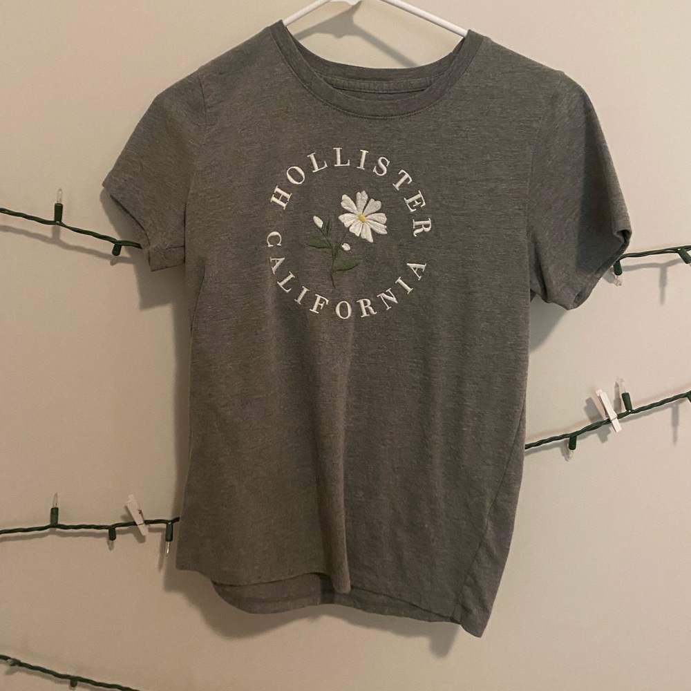 Hollister grey daisy t-shirt